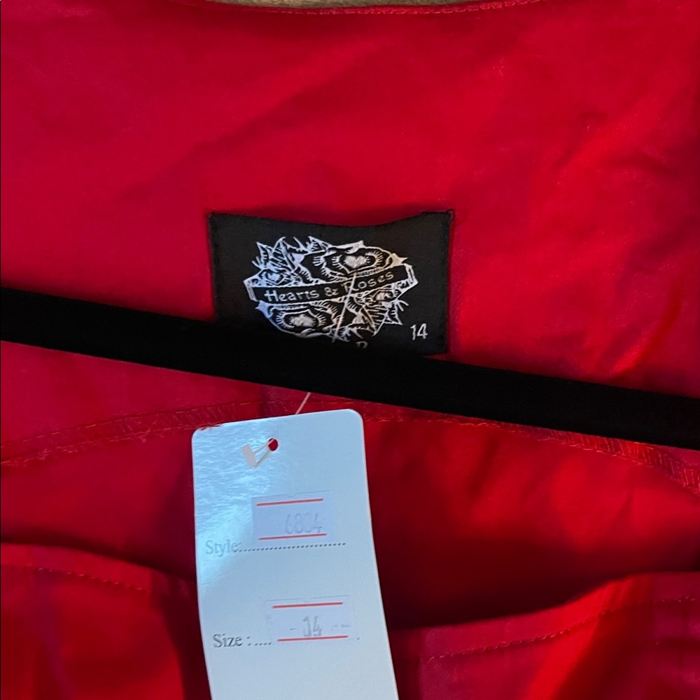 Elegant Red Midi Dress with Square Neckline - Picture 4 of 7